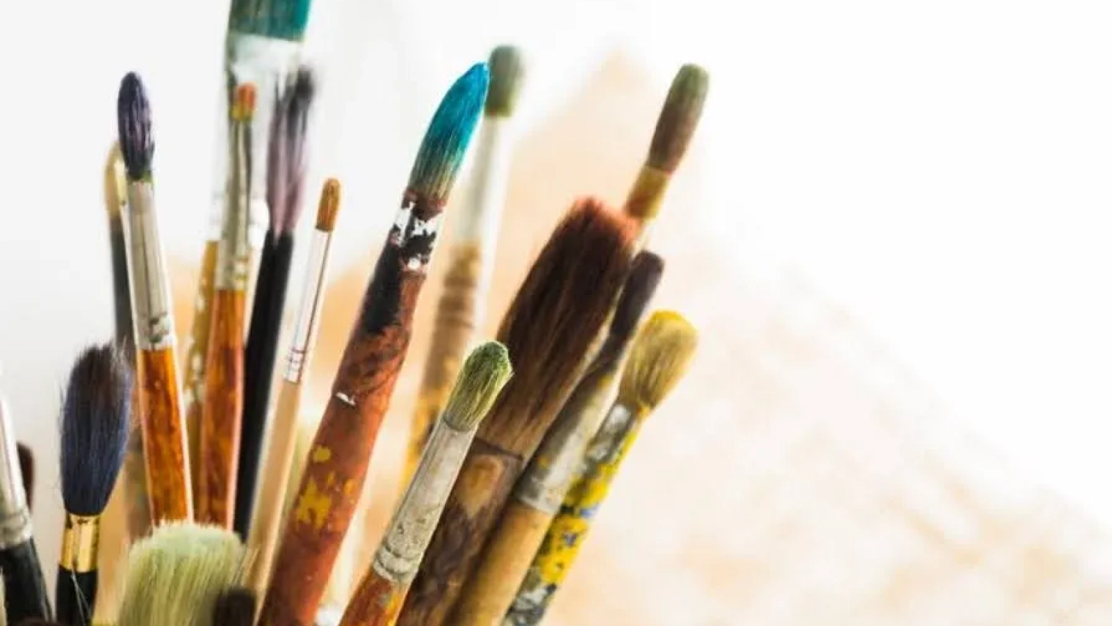 8 Paintbrush Types For Every Artist: A Beginner’s Guide